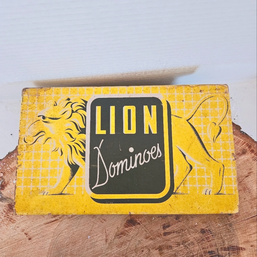 VINTAGE NO. 211 LION DOUBLE TWELVE WOODEN DOMINOES IN BOX CIRCA 1940's